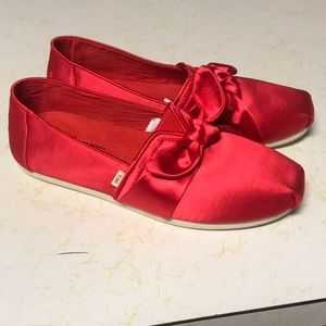 Red satin Toms